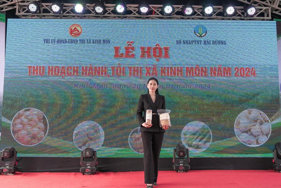 Lễ hội thu hoạch hành tỏi tại Kinh Môn, Hải Dương.