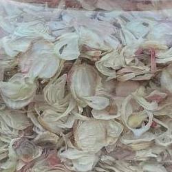 Hành Hải Dương trúng vụ, giá các mặt hàng hành giảm mạnh.