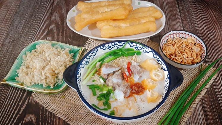 Món ăn ngon kèm với hành phi